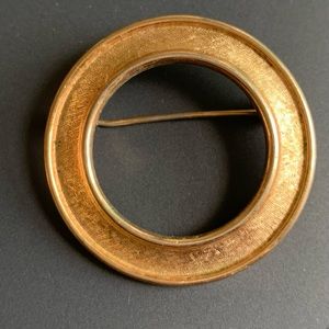 VINTAGE 1950’s 
✨ Trifari©️”CROWN”
gold tone pin